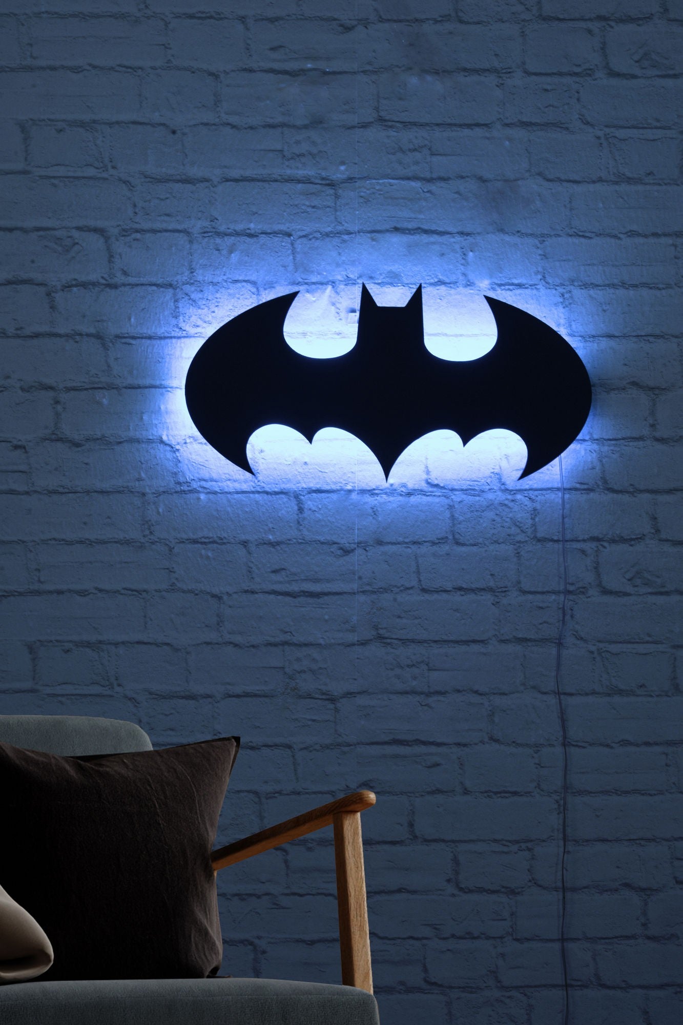 Decoración vertical con luz led azul Bat 50x25cm